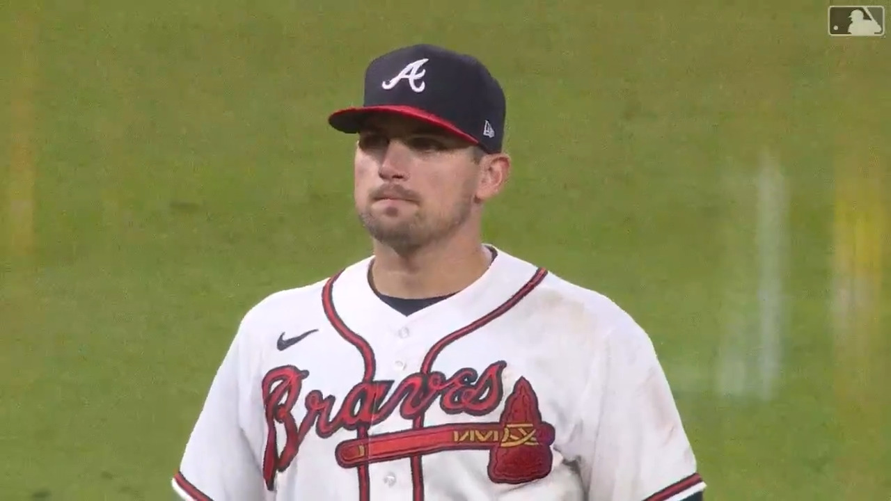 Daily Dash: Dansby’s dandy over-the-shoulder dive, Riley tracks it down in foul ground