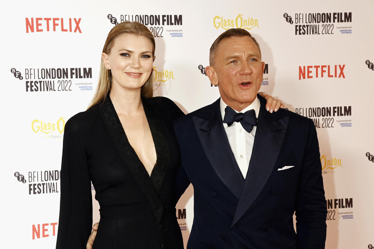 Daniel Craig poses for rare photo with daughter Ella Loudon at ‘Glass Onion’ premiere