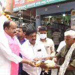 Telangana News: TRS neta distributes live chickens & liquor bottles in Warangal | India News