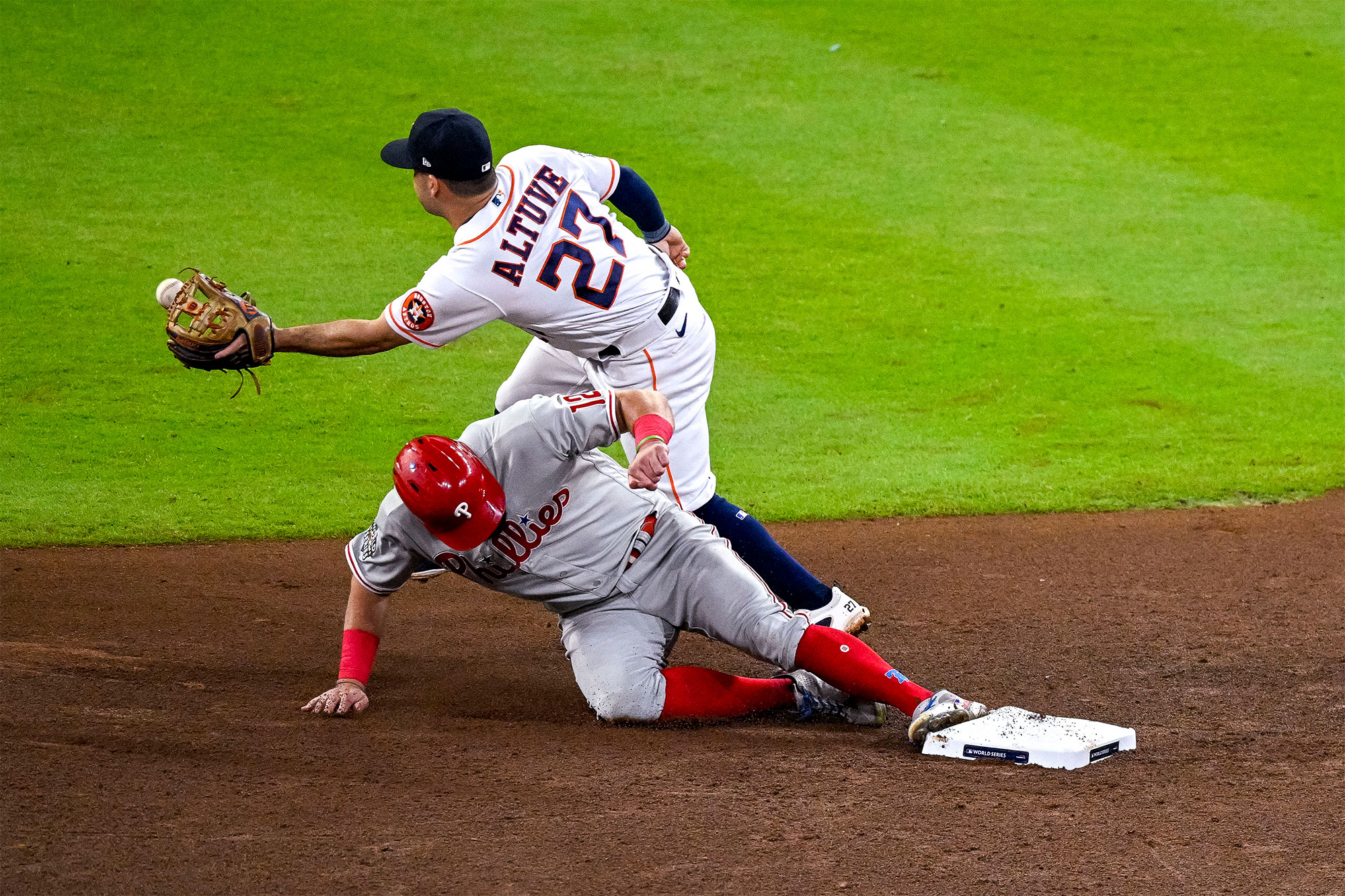 Phillies slugger Kyle Schwarber gifts US free tacos with stolen base in World Series