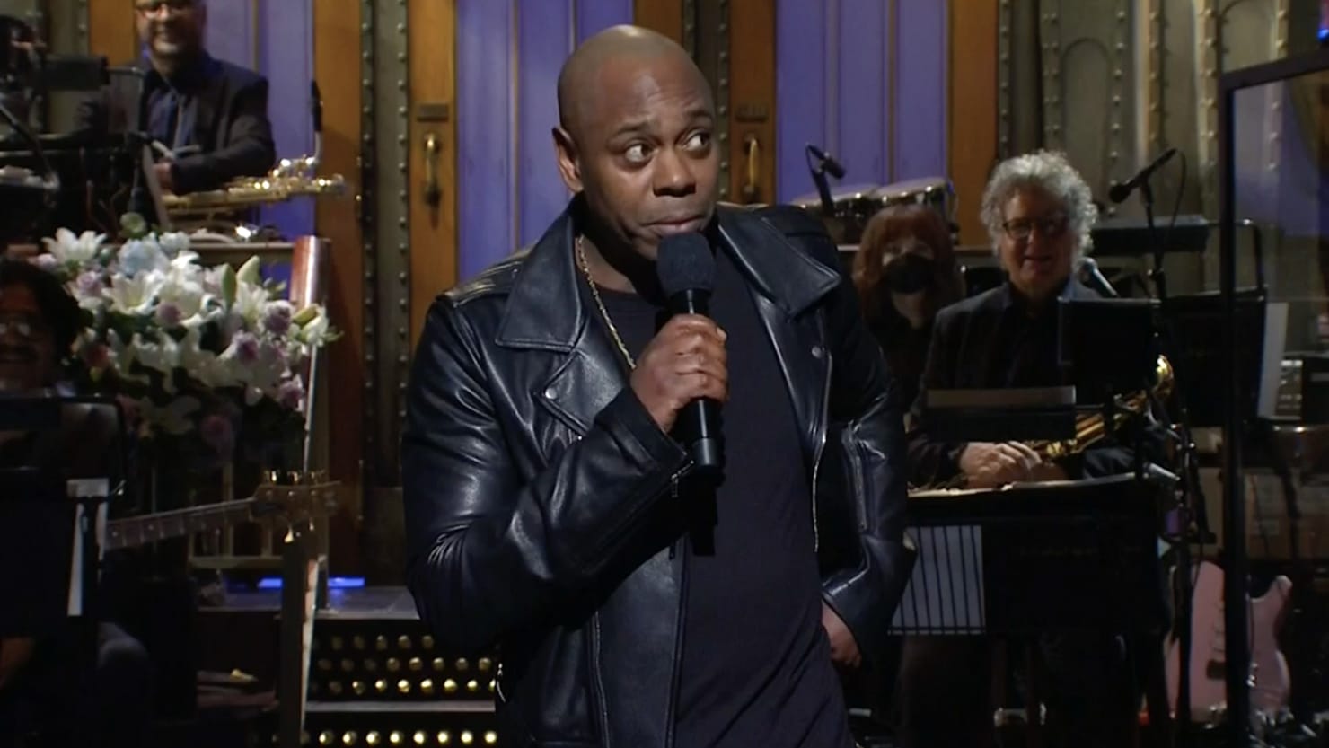 Dave Chappelle Uses ‘SNL’ Monologue to Echo Kanye’s Antisemitism