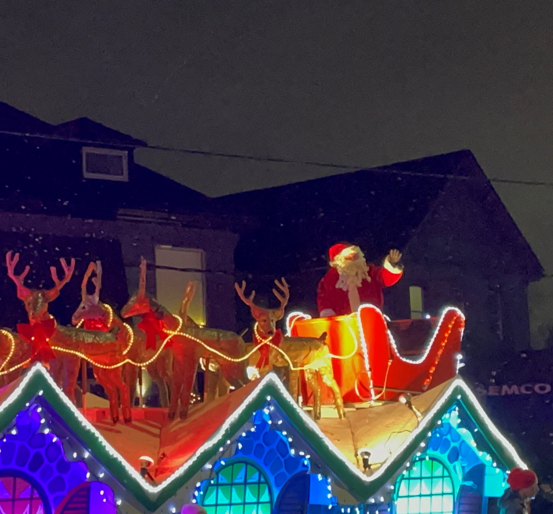 Santa Claus brings snow as he flies into London, Ont.