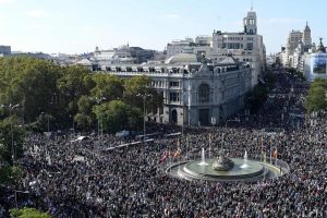 Hundreds of thousands rally to defend Madrid public healthcare