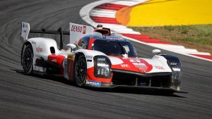 Toyota dominates in Bahrain as Buemi, Hartley and Hirakawa claim WEC title