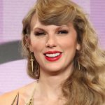 Taylor Swift sweeps 2022 American Music Awards, becomes top-awarded artist in show’s history