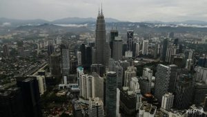 Malaysia’s hung parliament sees markets slip, but unlikely to affect growth trajectory