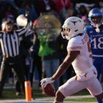 Bijan Robinson Leads Texas Longhorns to Blowout of Kansas Jayhawks in Lawrence