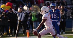 Bijan Robinson Leads Texas Longhorns to Blowout of Kansas Jayhawks in Lawrence