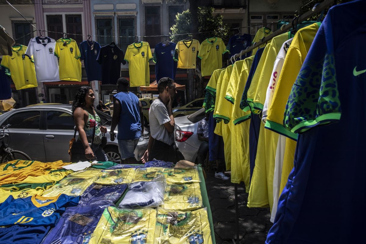 Brazil World Cup Fans Ditch Yellow Shirt Tainted by Politics