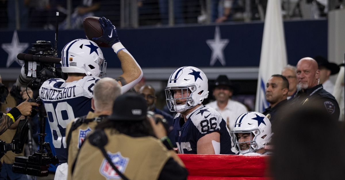 Cowboys tight ends win Thanksgiving with their ‘whack-a-mole’ Salvation Army celebration