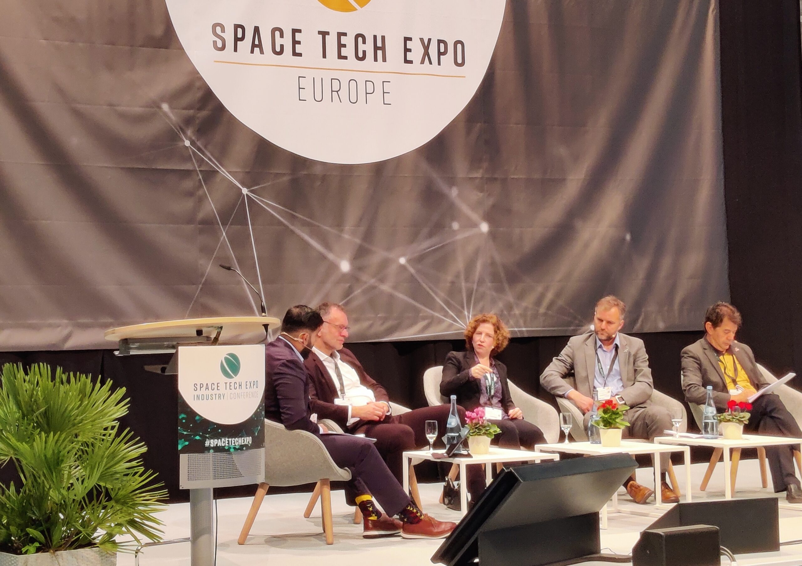 Europe looks to commercialize lunar exploration efforts