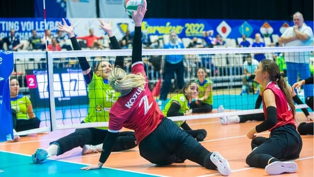 Canadian women, men post convincing wins at sitting volleyball world championships