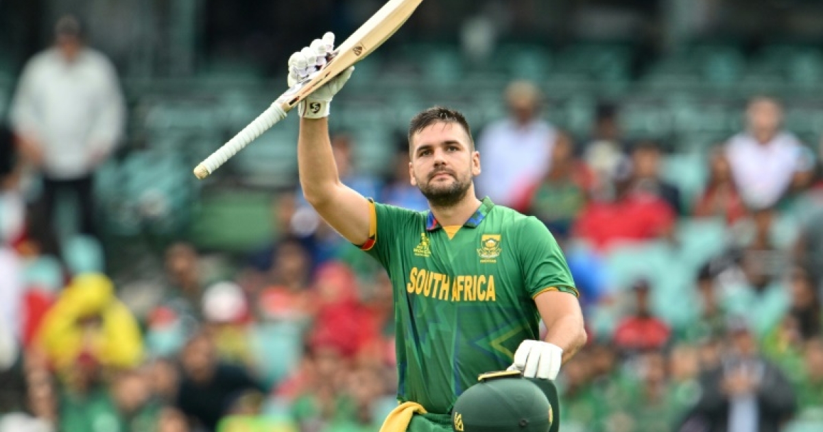 Records tumble as South Africa make 205-5 against Bangladesh