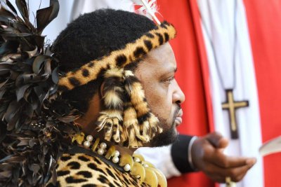 South Africa’s president formally recognizes new Zulu king in ceremony