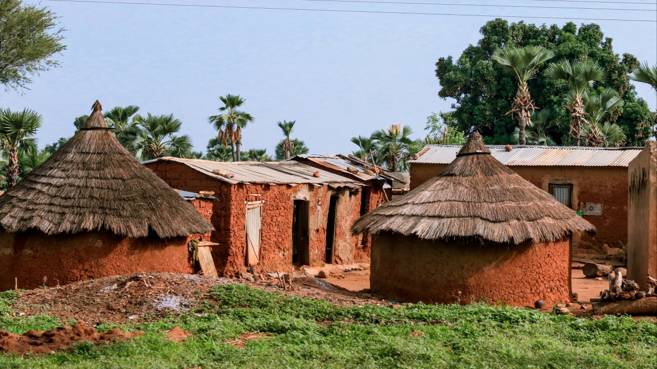 As African continent heats up, builders use mud to create ‘breathing walls’ in homes