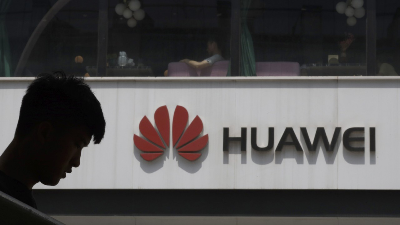 US FCC bans equipment sales and imports from Huawei and ZTE over national security risk