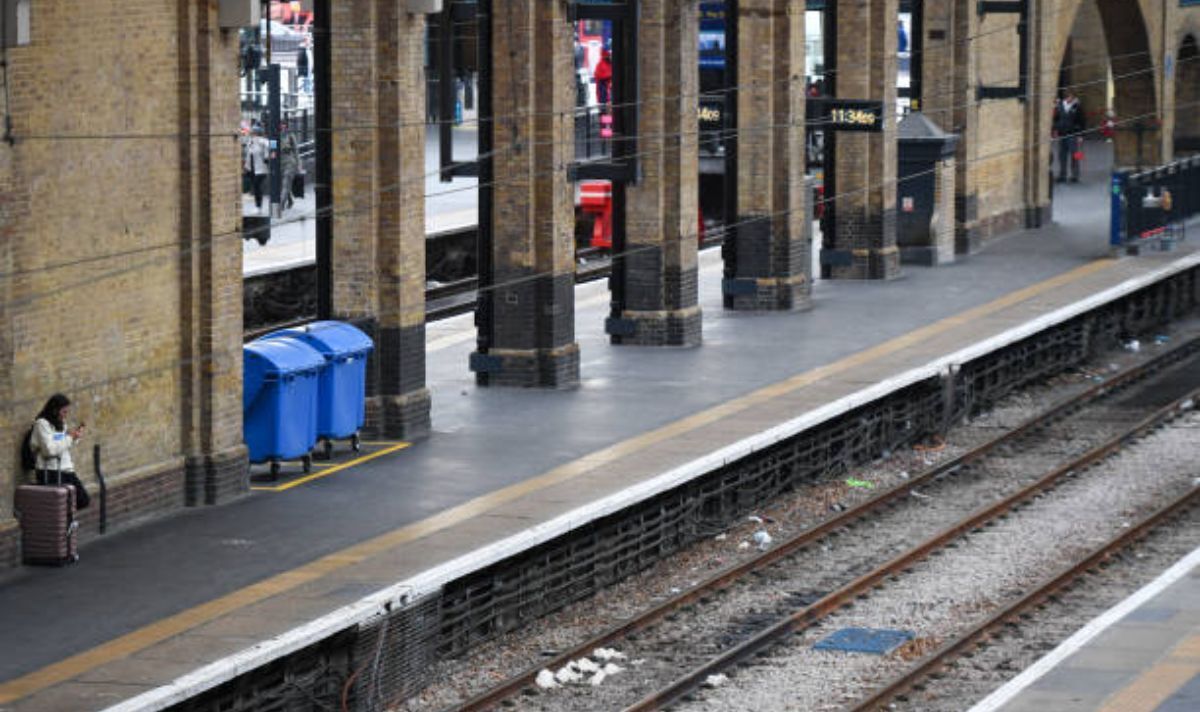 Rail delays on Thameslink spell trouble for travellers between London and Gatwick Airport