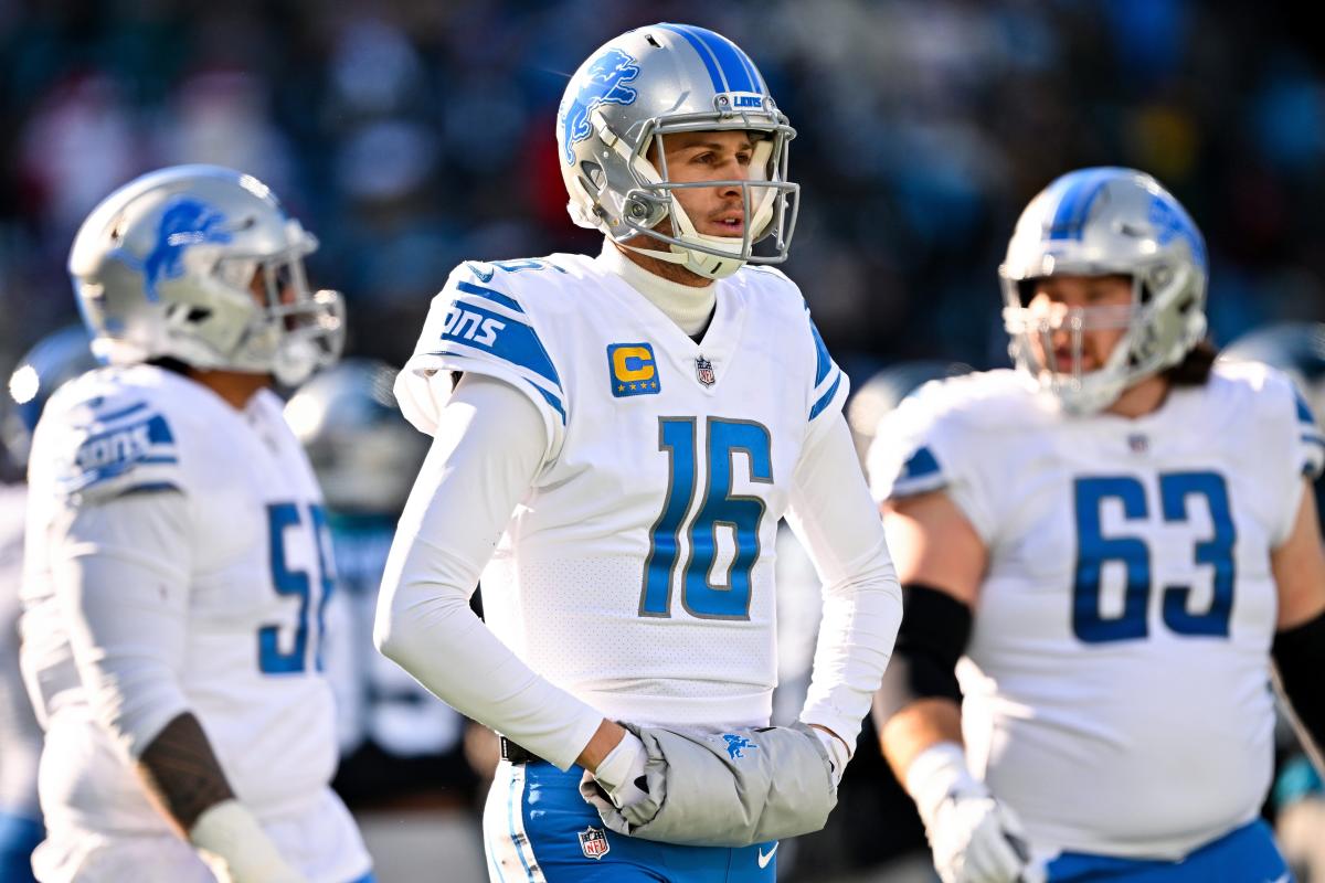 Detroit Lions dump massive lump of coal at Bank of America Stadium, fans react