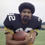 Steelers Hall of Fame Running Back Franco Harris Dies at 72