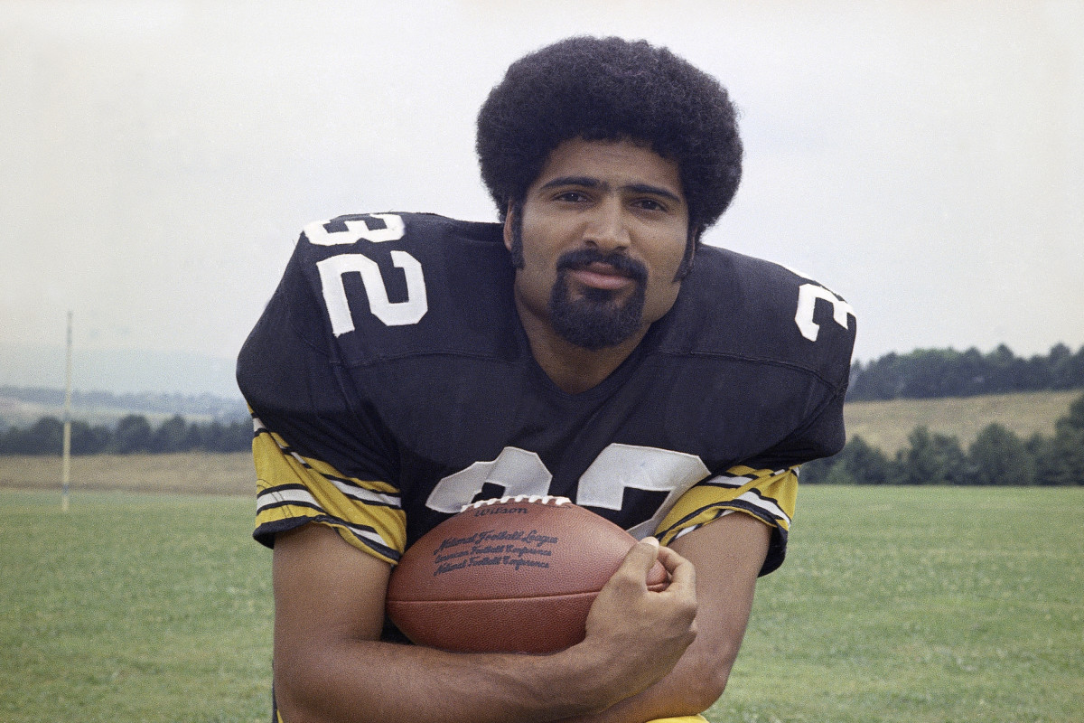 Steelers Hall of Fame Running Back Franco Harris Dies at 72