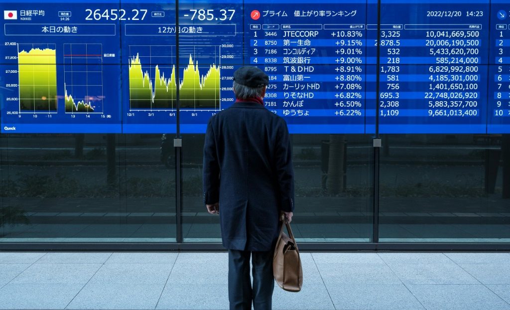 Asian stocks start week positively