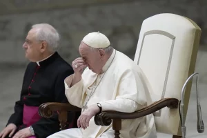 Pope asks for special prayers for ‘very sick’ Benedict XVI