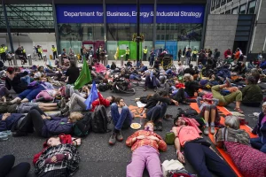 UK climate group calls temporary halt to disruptive protests