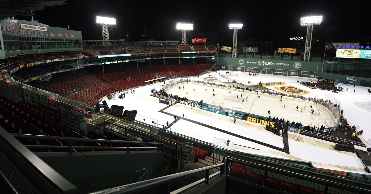 The Bruins and Penguins arrived for the Winter Classic in the best way possible