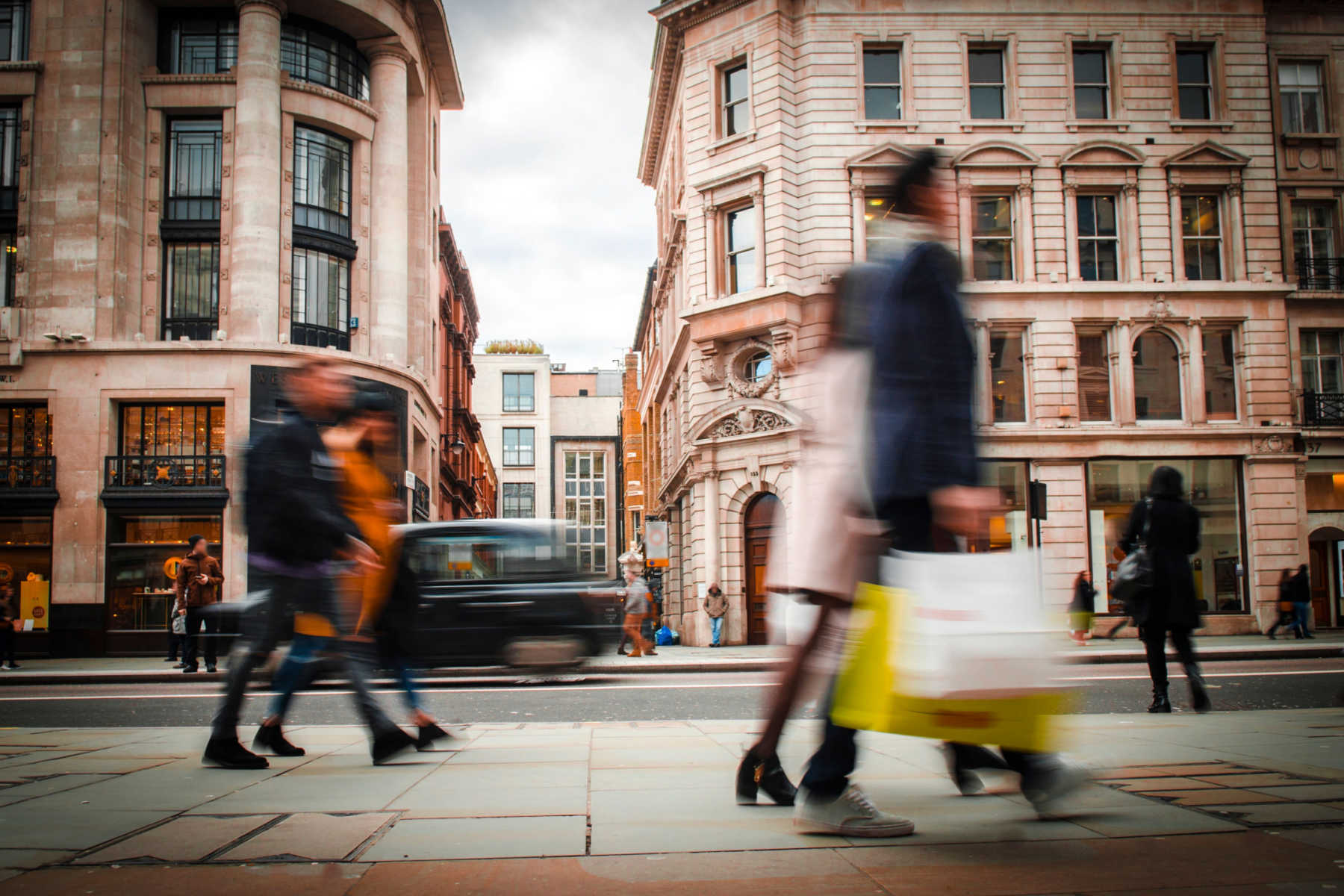 LUXURY SHOPPING IN LONDON — THE TOP 5 BRANDS AND HOW TO GET THEM ABROAD