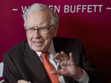 Warren Buffett jumps into local politics to fight streetcar