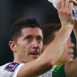 Lewandowski gives signed jersey to Saudi Arabian fan