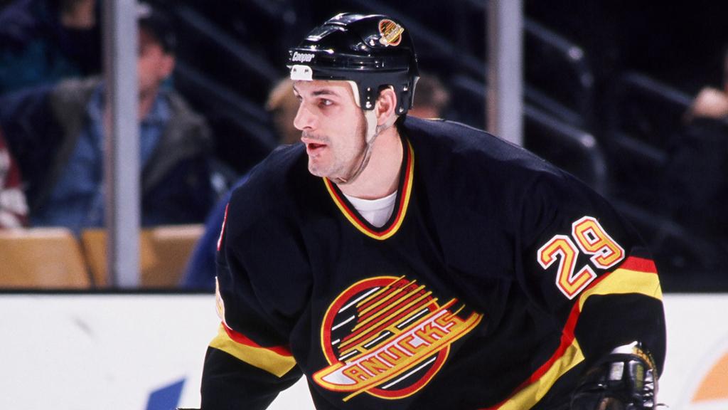 Odjick, former NHL forward, dies at 52