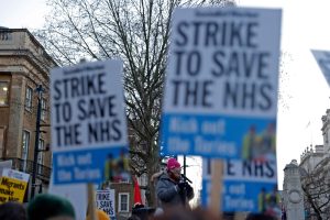 Nurses in England stage new walk-out over pay