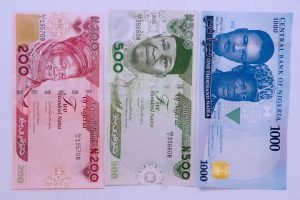 Ahead of CBN’s Deadline, Traders, Supermarkets, Others Begin to Reject Old Naira Notes