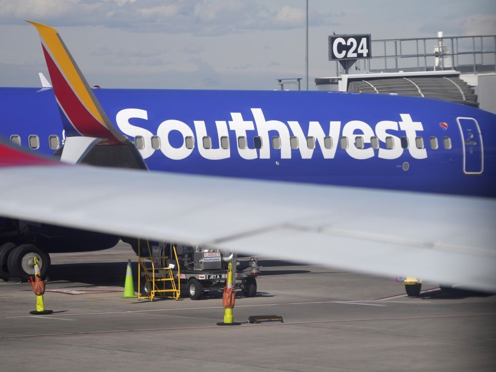 Southwest cuts 2,300 flights, schedule in sustained chaos