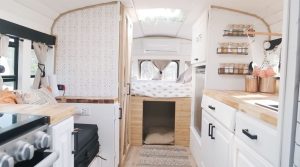 Traveling Teacher Feels at Home in This Self-Renovated Short Bus