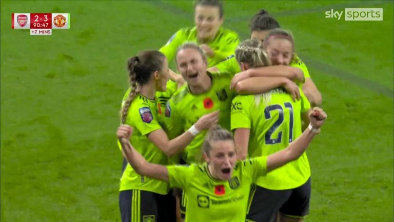 Alessia Russo heads in stoppage-time winner for Manchester United against Arsenal | Video | Watch TV Show | Sky Sports