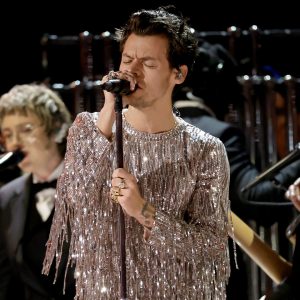 Harry Styles Returns to Grammys Stage With Golden Performance