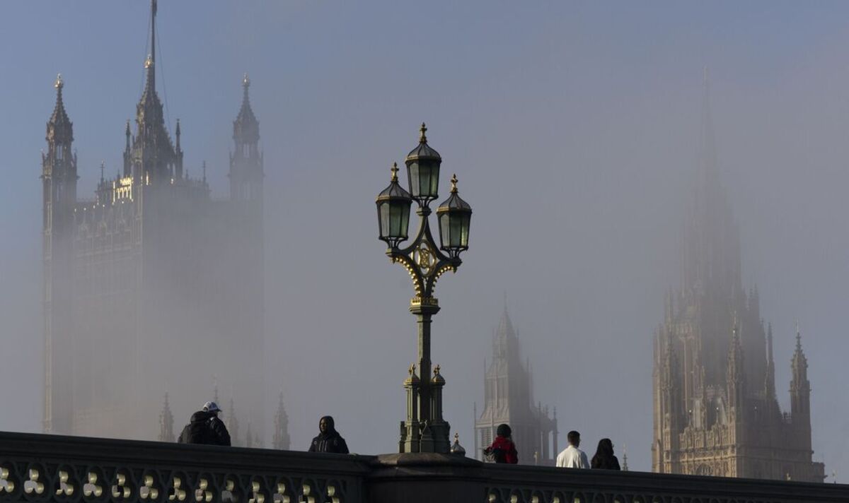 UK weather warning: Freezing fog is set to blanket London overnight and cause travel chaos