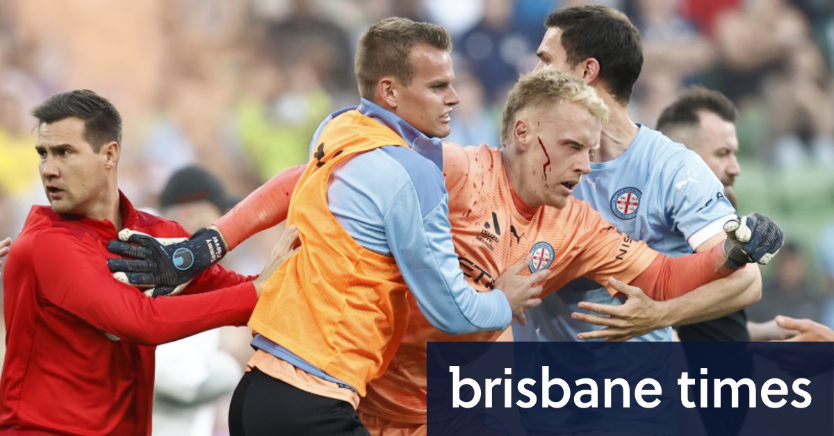 Melbourne Victory pitch invader already subject to 10-year ban, flees to Europe