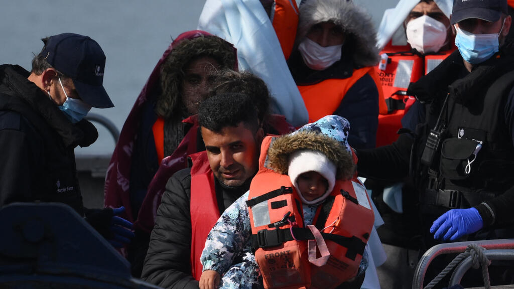 Record 45,000 migrants crossed English Channel to UK last year