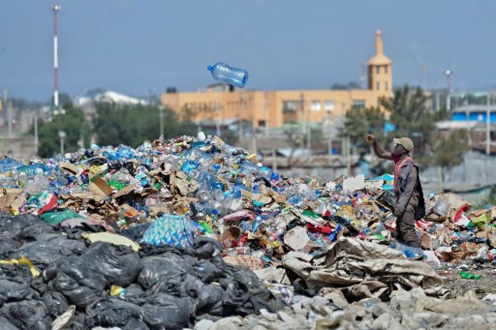 Donated clothing worsens Kenya plastic pollution