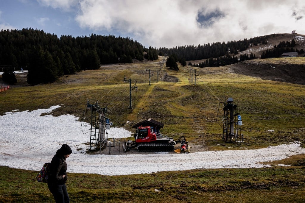 Record-breaking winter temperatures warm Europe