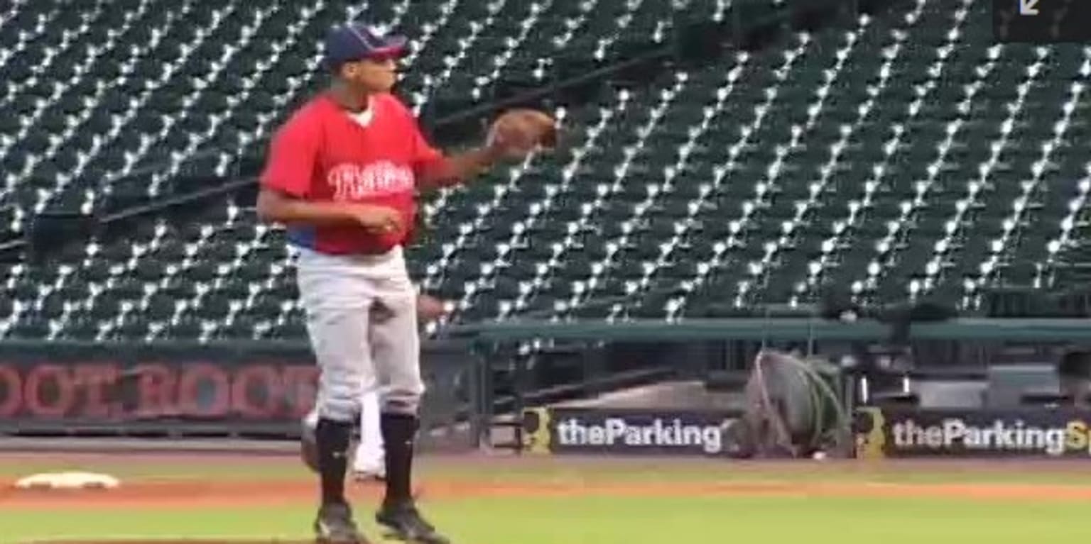 Unearthed footage of Patrick Mahomes in … Phillies gear?