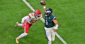 Jalen Hurts gifted the Chiefs one of the easiest TDs in Super Bowl history