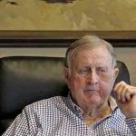 Red McCombs, Texas auto dealer and sports franchise owner, dies at 95