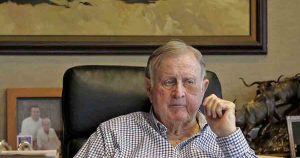 Red McCombs, Texas auto dealer and sports franchise owner, dies at 95