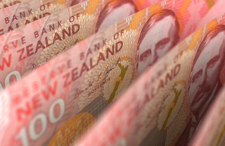 NZD/USD steadily climbs back to 0.6500 mark amid weaker USD, US Q4 GDP in focus