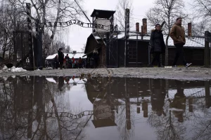 Auschwitz anniversary marked as peace again shattered…