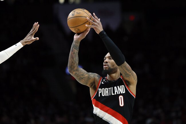 Damian Lillard Has 71 points, Passes 19k Career Points In The Process